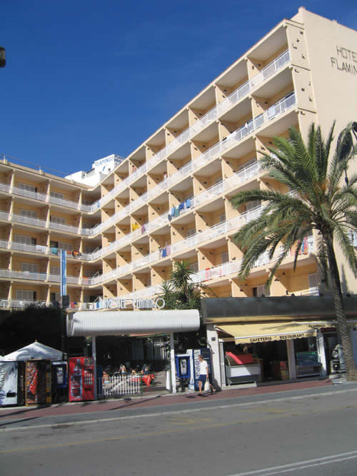 Eingang Hotel Flamingo Frigola